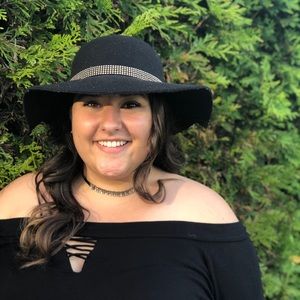 Meet your Posher, Alexis